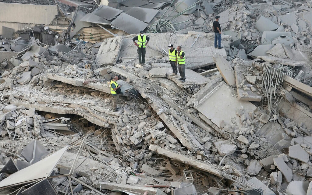 מבנים בדרום ביירות שהותקפו על ידי ישראל, 2 באוקטובר 2024 (צילום: Anwar AMRO / AFP) מבנים בדרום ביירות שהותקפו על ידי ישראל, 2 באוקטובר 2024 (צילום: Anwar AMRO / AFP)