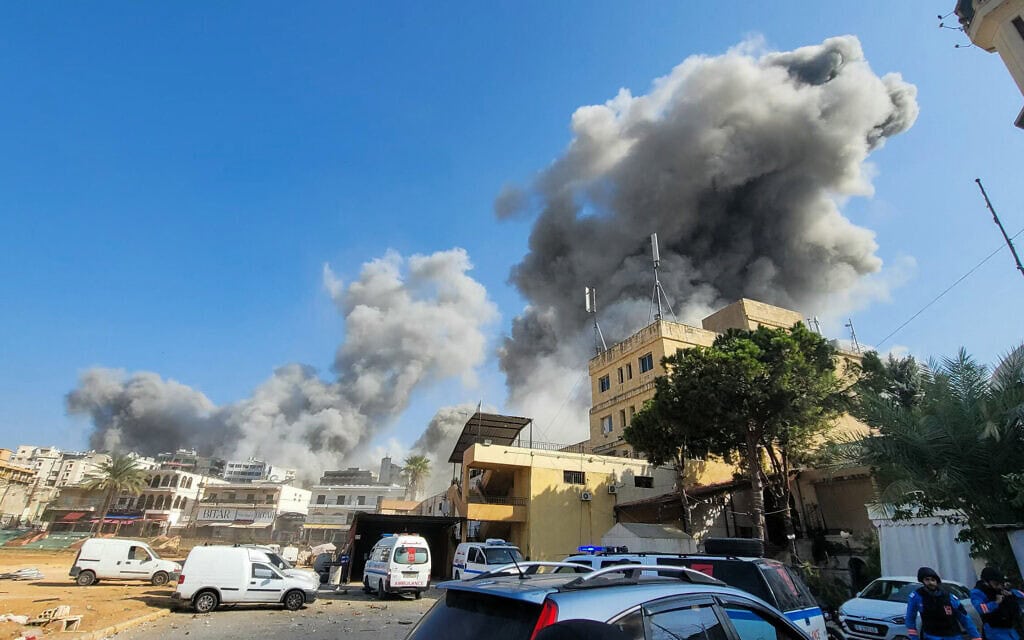 עשן מיתמר בעקבות תקיפה ישראלית בנבטיה, 16 באוקטובר 2024 (צילום: Abbas Fakih / AFP) עשן מיתמר בעקבות תקיפה ישראלית בנבטיה, 16 באוקטובר 2024 (צילום: Abbas Fakih / AFP)