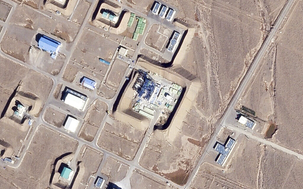 תצלום לוויין זה מ-Planet Labs PBC מציג מבנה גדול שניזוק במרכז החלל של משמרות המהפכה בשהרוד, במחוז סמנאן, איראן, ביום שלישי, 29 באוקטובר 2024 (צילום: Planet Labs PBC via AP) תצלום לוויין זה מ-Planet Labs PBC מציג מבנה גדול שניזוק במרכז החלל של משמרות המהפכה בשהרוד, במחוז סמנאן, איראן, ביום שלישי, 29 באוקטובר 2024 (צילום: Planet Labs PBC via AP)