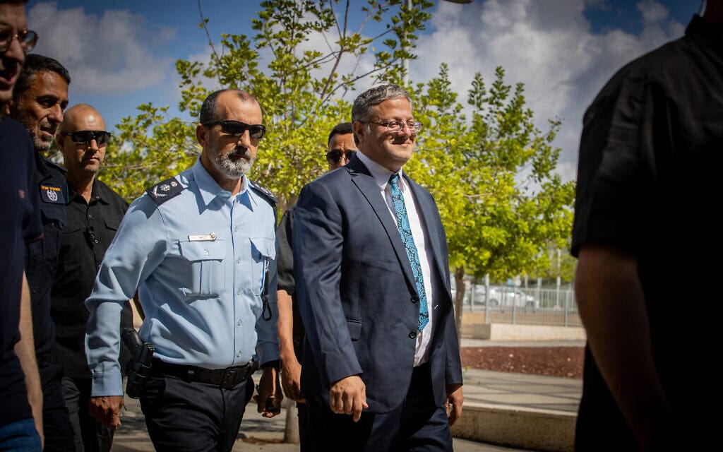 השר לביטחון לאומי איתמר בן גביר ומפכ"ל המשטרה דניאל לוי, 23 בספטמבר 2024 (צילום: אורן בן חקון/פלאש90) השר לביטחון לאומי איתמר בן גביר ומפכ"ל המשטרה דניאל לוי, 23 בספטמבר 2024 (צילום: אורן בן חקון/פלאש90)