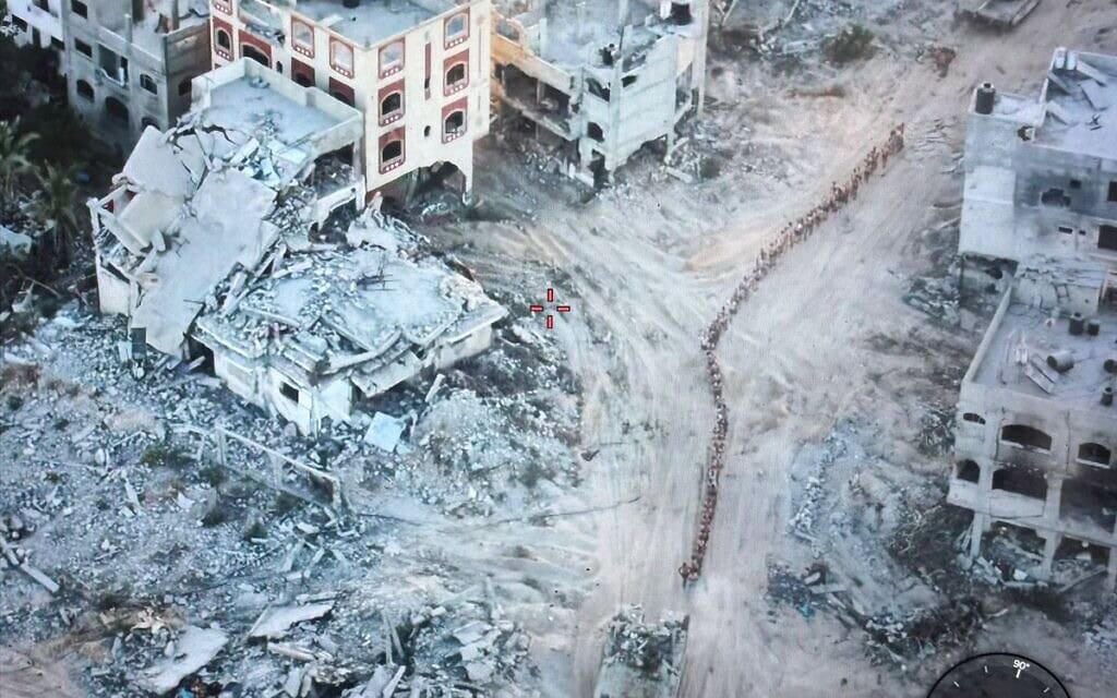 אזרחים בורחים ממחנה הפליטים ג'בליה, 23 באוקטובר 2024 (צילום: לפי סעיף 27 א' לחוק הרשתות החברתיות) אזרחים בורחים ממחנה הפליטים ג'בליה, 23 באוקטובר 2024 (צילום: לפי סעיף 27 א' לחוק הרשתות החברתיות)