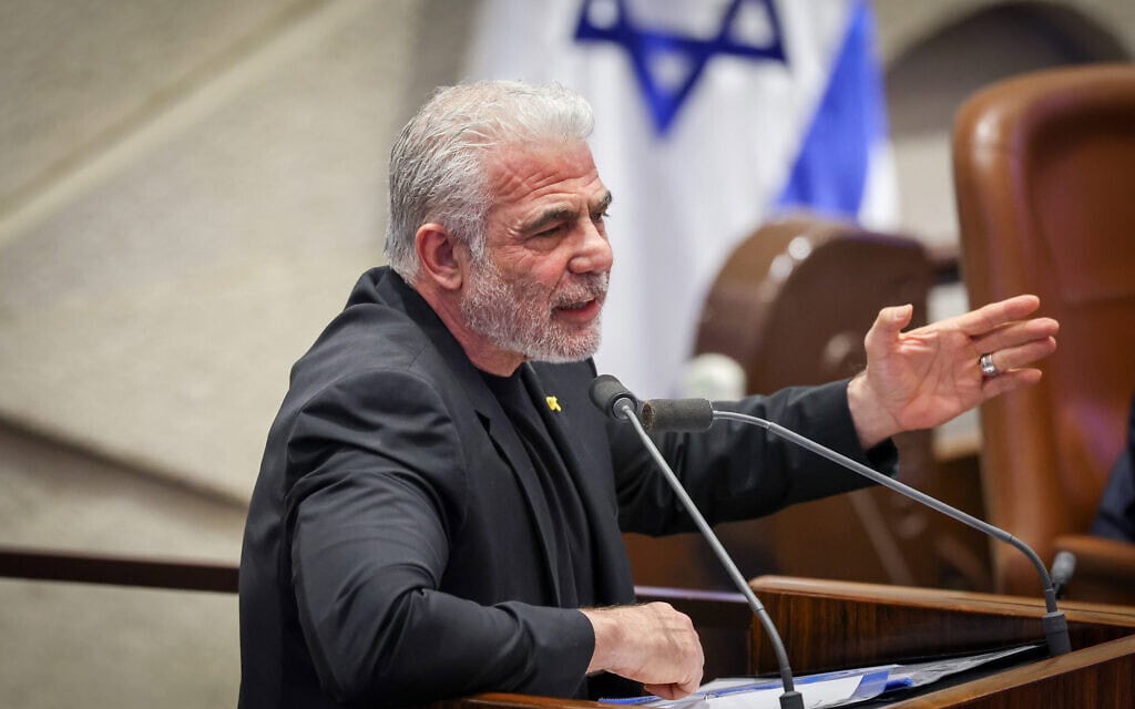 ראש האופוזיציה יאיר לפיד נושא דברים במליאת הכנסת, 30 באוקטובר 2024 (צילום: נועם מושקוביץ, דוברות הכנסת) ראש האופוזיציה יאיר לפיד נושא דברים במליאת הכנסת, 30 באוקטובר 2024 (צילום: נועם מושקוביץ, דוברות הכנסת)
