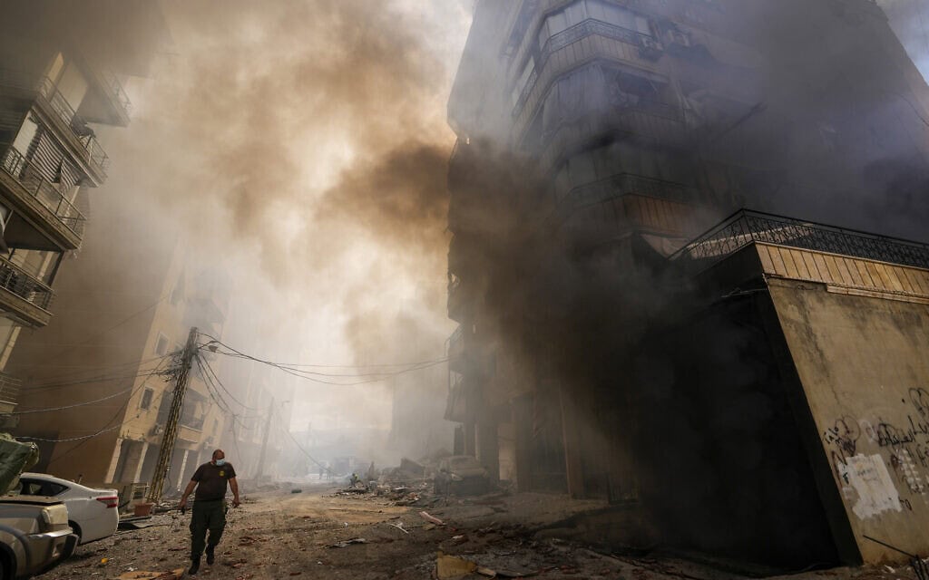 תקיפות צה"ל בדאחיה, 2 באוקטובר 2024 (צילום: AP Photo/Hassan Ammar) תקיפות צה"ל בדאחיה, 2 באוקטובר 2024 (צילום: AP Photo/Hassan Ammar)