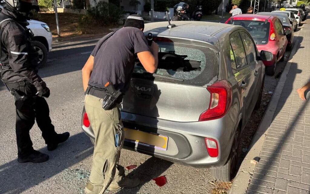 נפילות שברי יירוט בהרצליה, 23 באוקטובר 2024 (צילום: משטרת ישראל) נפילות שברי יירוט בהרצליה, 23 באוקטובר 2024 (צילום: משטרת ישראל)