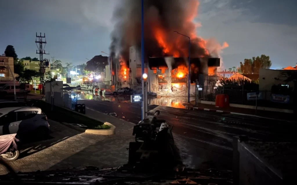 תיעוד חדש מהקרב על תחנת משטרת שדרות, 7 באוקטובר 2023 (צילום: דובר צה"ל) תיעוד חדש מהקרב על תחנת משטרת שדרות, 7 באוקטובר 2023 (צילום: דובר צה"ל)