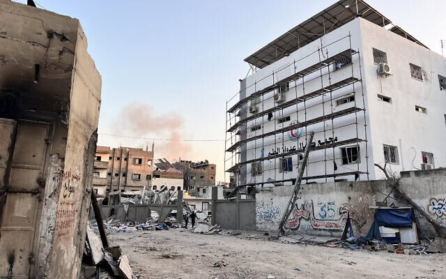 נזק מתקיפות צה"ל בבית החולים כמאל עדואן שממוקם בבית לאהיה שבצפון רצועת עזה, ב-31 באוקטובר 2024 (צילום: AFP) נזק מתקיפות צה"ל בבית החולים כמאל עדואן שממוקם בבית לאהיה שבצפון רצועת עזה, ב-31 באוקטובר 2024 (צילום: AFP)