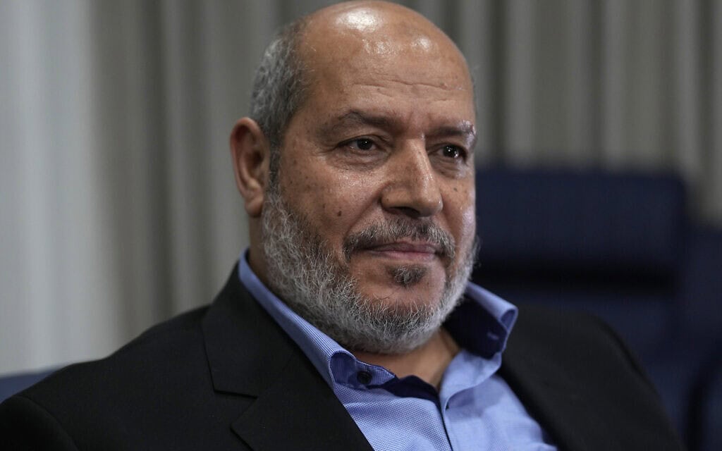 ח'ליל אל־חיה בריאיון לסוכנות AP באיסטנבול שבטורקיה, 24 באפריל 2024 (צילום: AP Photo/Khalil Hamra) ח'ליל אל־חיה בריאיון לסוכנות AP באיסטנבול שבטורקיה, 24 באפריל 2024 (צילום: AP Photo/Khalil Hamra)