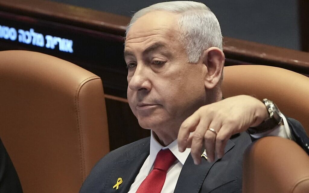 בנימין נתניהו במליאת הכנסת, 18 בנובמבר 2024 (צילום: AP Photo/Ohad Zwigenberg) בנימין נתניהו במליאת הכנסת, 18 בנובמבר 2024 (צילום: AP Photo/Ohad Zwigenberg)