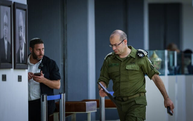 המזכיר הצבאי של בנימין נתניהו, רומן גופמן, 11 בנובמבר 2024 (צילום: חיים גולדברג/פלאש90) המזכיר הצבאי של בנימין נתניהו, רומן גופמן, 11 בנובמבר 2024 (צילום: חיים גולדברג/פלאש90)