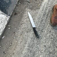 הסכין ששימש את המחבל שניסה לדקור חיילים בצומת דיר שרף, 12 בנובמבר 2024 (צילום: דובר צה"ל) הסכין ששימש את המחבל שניסה לדקור חיילים בצומת דיר שרף, 12 בנובמבר 2024 (צילום: דובר צה"ל)