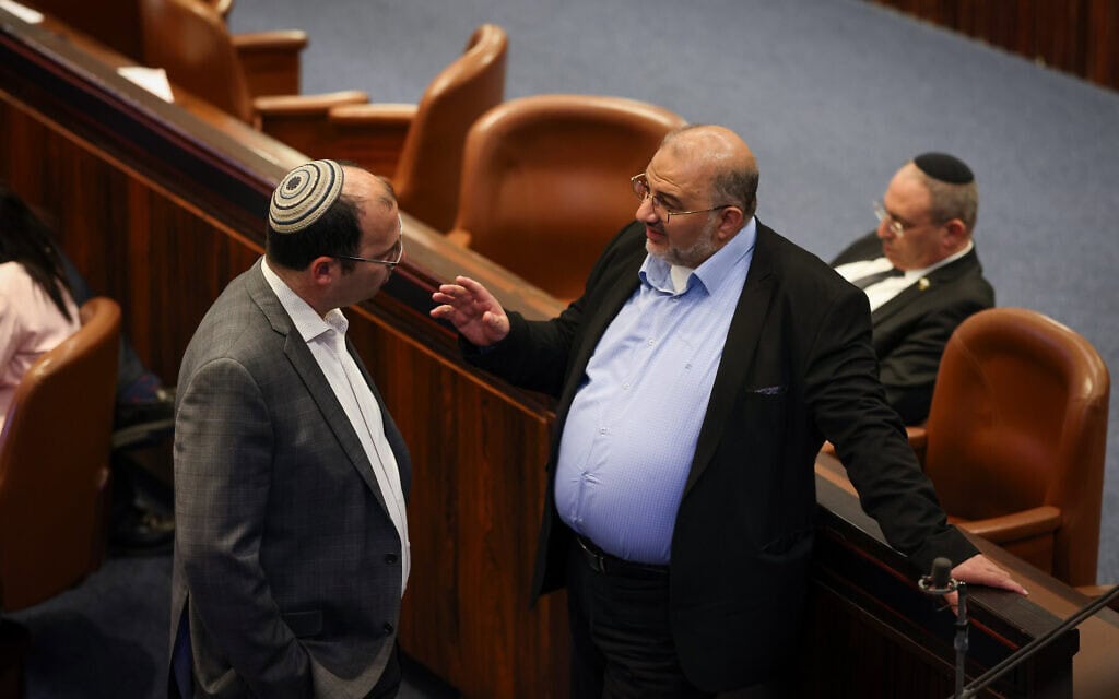 מנסור עבאס ושמחה רוטמן במליאת הכנסת, 20 בנובמבר 2024 (צילום: נועם מושקוביץ, דוברות הכנסת) מנסור עבאס ושמחה רוטמן במליאת הכנסת, 20 בנובמבר 2024 (צילום: נועם מושקוביץ, דוברות הכנסת)