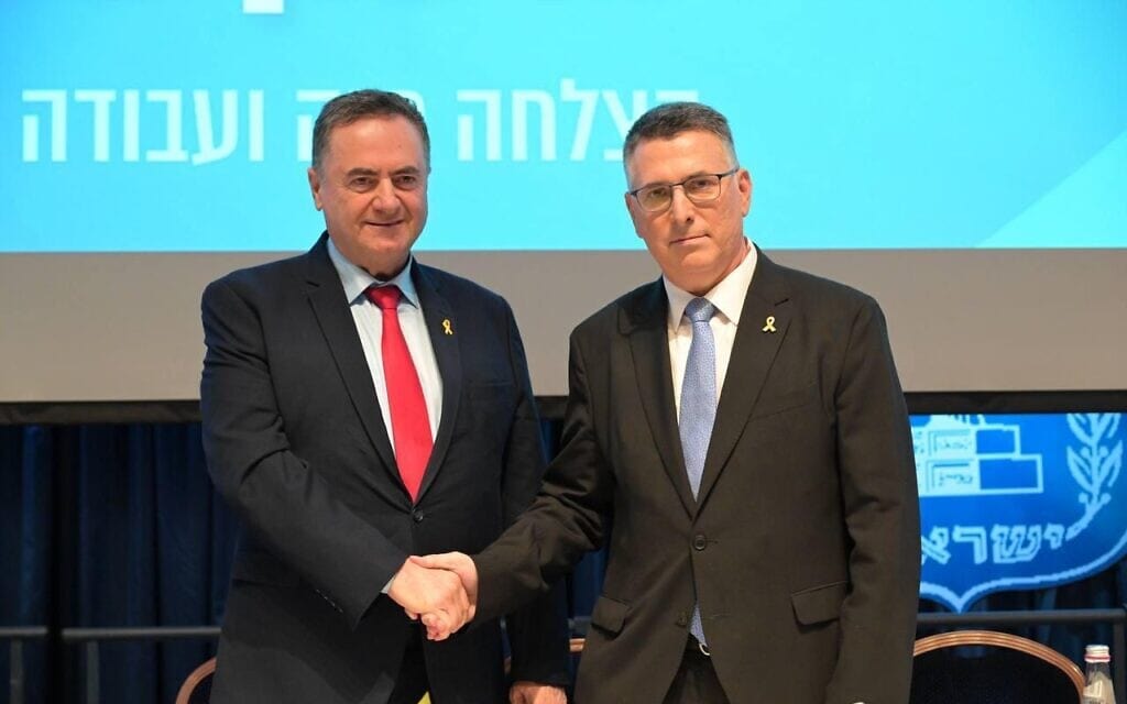 שר הביטחון ישראל כ"ץ ושר החוץ גדעון סער בטקס חילופי שרים במשרד החוץ, 10 בנובמבר 2024 (צילום: שלומי אמסלם/לע"מ) שר הביטחון ישראל כ"ץ ושר החוץ גדעון סער בטקס חילופי שרים במשרד החוץ, 10 בנובמבר 2024 (צילום: שלומי אמסלם/לע"מ)