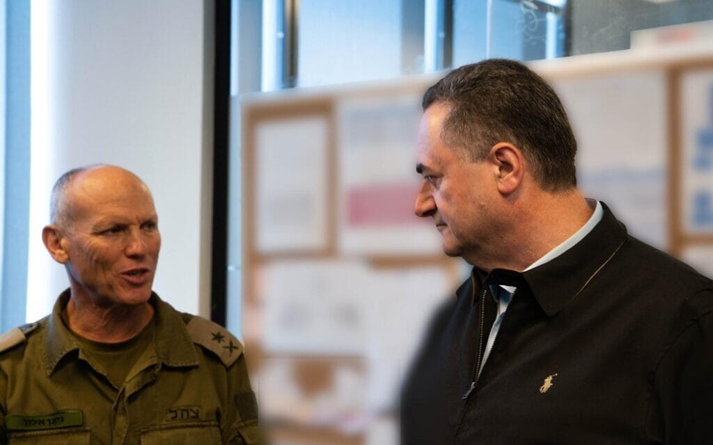 שר הביטחון ישראל כ״ץ לצד האלוף ניצן אלון, ראש מפקדת השבויים והנעדרים. 17 בנובמבר 2024 (צילום: אריאל חרמוני, משרד הביטחון) שר הביטחון ישראל כ״ץ לצד האלוף ניצן אלון, ראש מפקדת השבויים והנעדרים. 17 בנובמבר 2024 (צילום: אריאל חרמוני, משרד הביטחון)