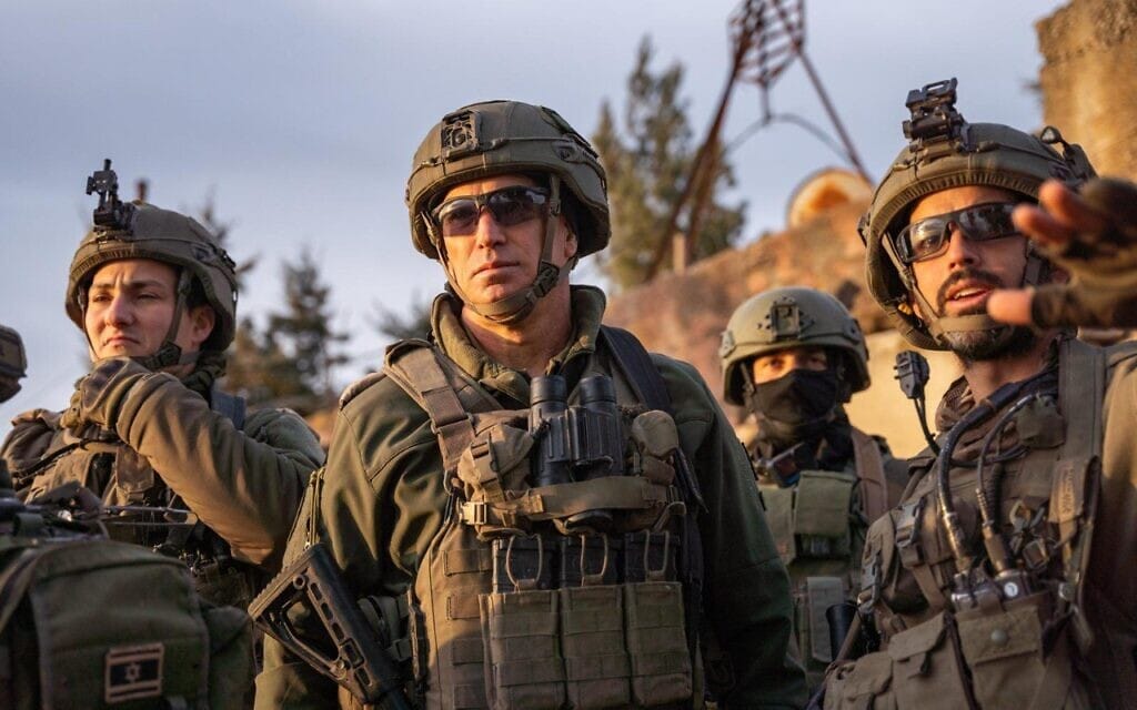 מפקד פיקוד הצפון, אלוף אורי גורדין, בסיור באזור החיץ בסוריה, דצמבר 2024 (צילום: דובר צה"ל) מפקד פיקוד הצפון, אלוף אורי גורדין, בסיור באזור החיץ בסוריה, דצמבר 2024 (צילום: דובר צה"ל)