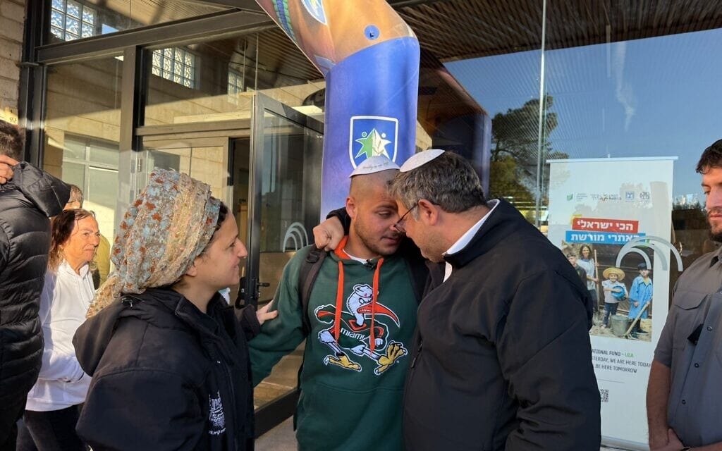 השר איתמר בן גביר ליווה את בנו שובאל בן גביר ללשכת הגיוס, 16 בדצמבר 2024 השר איתמר בן גביר ליווה את בנו שובאל בן גביר ללשכת הגיוס, 16 בדצמבר 2024