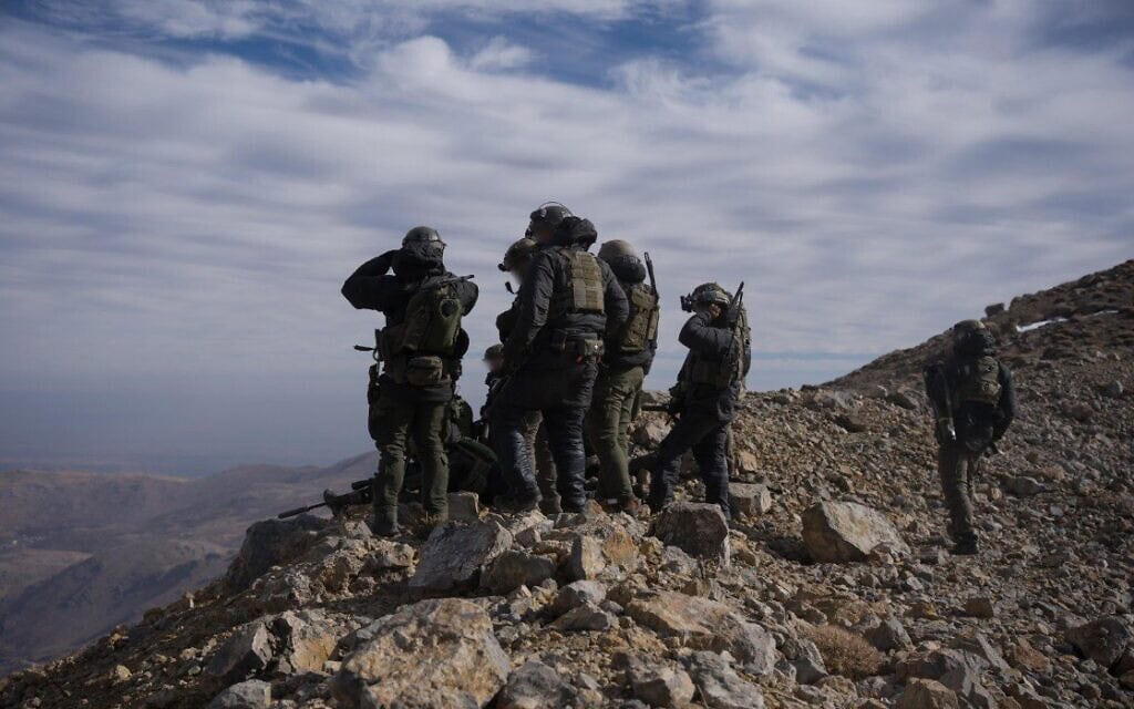 פשיטת כוח שלדג על החרמון הסורי. 8 בדצמבר 2024 (צילום: דובר צה״ל ) פשיטת כוח שלדג על החרמון הסורי. 8 בדצמבר 2024 (צילום: דובר צה״ל )