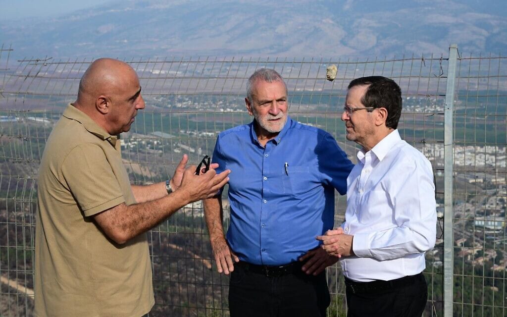 נשיא המדינה יצחק הרצוג בגבול הלבנון, 9 בדצמבר 2024 (צילום: עמוס בן גרשום/לע״מ) נשיא המדינה יצחק הרצוג בגבול הלבנון, 9 בדצמבר 2024 (צילום: עמוס בן גרשום/לע״מ)