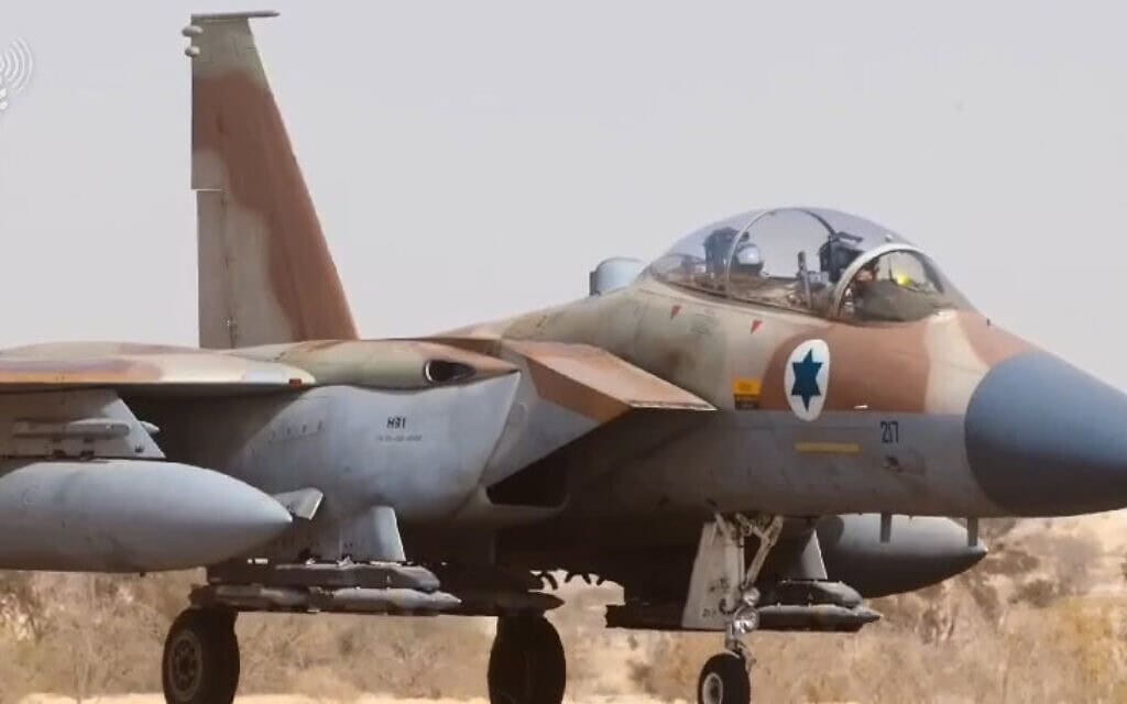 המראת מטוסי חיל האוויר לתקיפה בתימן, 26 בדצמבר 2024 (צילום: צילום מסך דובר צה"ל) המראת מטוסי חיל האוויר לתקיפה בתימן, 26 בדצמבר 2024 (צילום: צילום מסך דובר צה"ל)
