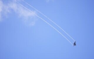 מטוס קרב F-35 אמריקאי ביפן, אילוסטרציה (צילום: AP Photo/Hiro Komae) מטוס קרב F-35 אמריקאי ביפן, אילוסטרציה (צילום: AP Photo/Hiro Komae)