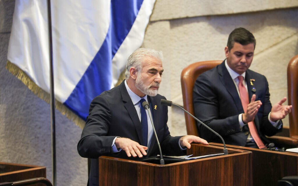 ראש האופוזיציה יאיר לפיד נואם במליאה לכבודו של נשיא פרגוואי סנטיאגו פניה. 11 בדצמבר 2024 (צילום: דוברות הכנסת - דני שם טוב) ראש האופוזיציה יאיר לפיד נואם במליאה לכבודו של נשיא פרגוואי סנטיאגו פניה. 11 בדצמבר 2024 (צילום: דוברות הכנסת - דני שם טוב)
