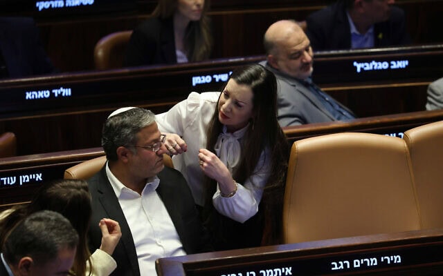 איתמר בן גביר וטלי גוטליב במליאת הכנסת, 16 בדצמבר 2024 (צילום: דני שם טוב, דוברות הכנסת) איתמר בן גביר וטלי גוטליב במליאת הכנסת, 16 בדצמבר 2024 (צילום: דני שם טוב, דוברות הכנסת)