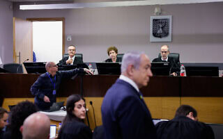 השופטים במשפט האלפים ביום הראשון של עדות בנימין נתניהו: עודד שחם, רבקה פלדמן-פרידמן ומשה בר-עם. 10 בדצמבר 2024 (צילום: חיים גולדברג/פלאש90) השופטים במשפט האלפים ביום הראשון של עדות בנימין נתניהו: עודד שחם, רבקה פלדמן-פרידמן ומשה בר-עם. 10 בדצמבר 2024 (צילום: חיים גולדברג/פלאש90)