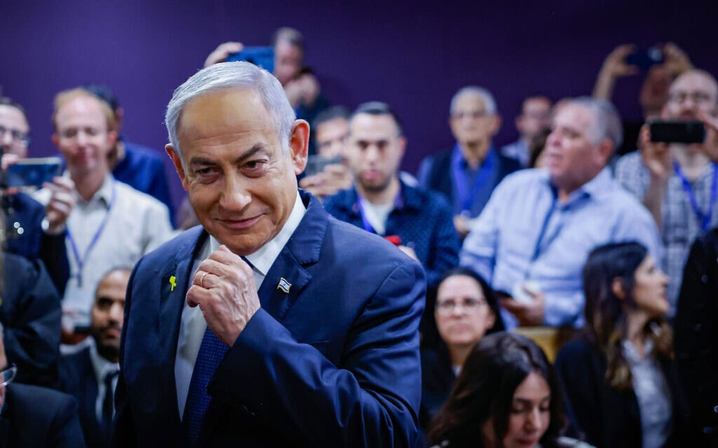 ראש הממשלה בנימין נתניהו ביום הראשון של עדותו בבית המשפט המחוזי בתל אביב. 10 בדצמבר 2024 (צילום: חיים גולדברג/פלאש 90) ראש הממשלה בנימין נתניהו ביום הראשון של עדותו בבית המשפט המחוזי בתל אביב. 10 בדצמבר 2024 (צילום: חיים גולדברג/פלאש 90)