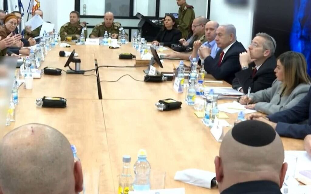 כינוס הקבינט המדיני-ביטחוני בפיקוד המרכז, 15 בדצמבר 2024 (צילום: צילום מסך לע"מ) כינוס הקבינט המדיני-ביטחוני בפיקוד המרכז, 15 בדצמבר 2024 (צילום: צילום מסך לע"מ)