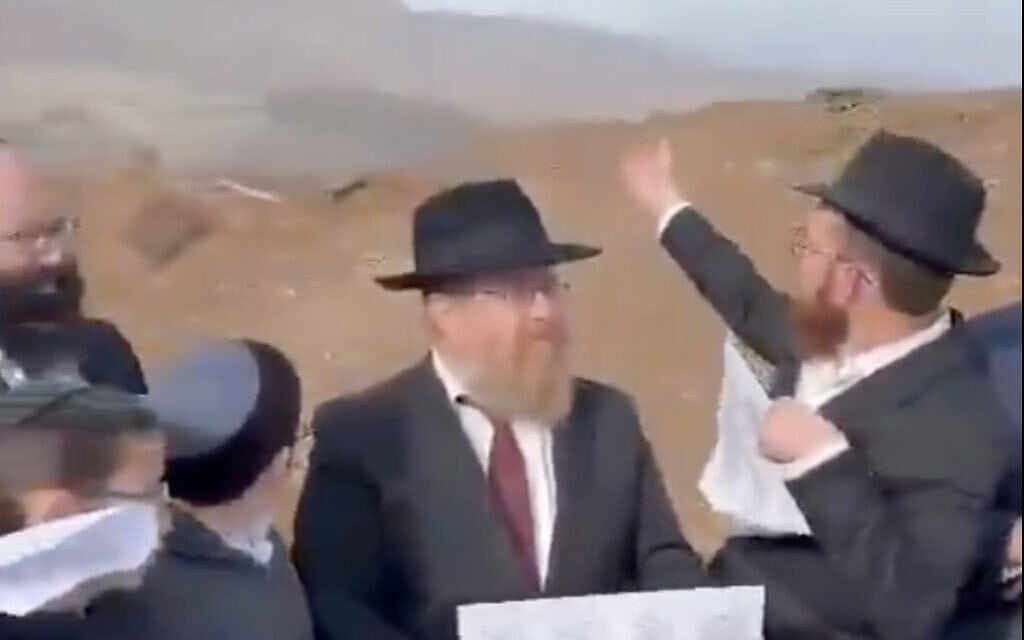 אנשי חב״ד מתפללים באזור הגולן. דצמבר 2024 (צילום: שימוש לפי חוק 27א לחוק זכויות יוצרים) אנשי חב״ד מתפללים באזור הגולן. דצמבר 2024 (צילום: שימוש לפי חוק 27א לחוק זכויות יוצרים)