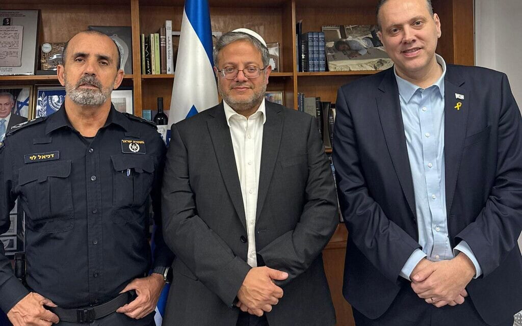 השר לביטחון לאומי איתמר בן גביר לצד מפכ״ל המשטרה דניאל לוי ושר התרבות והספורט מיקי זוהר. 9 בדצמבר 2024 השר לביטחון לאומי איתמר בן גביר לצד מפכ״ל המשטרה דניאל לוי ושר התרבות והספורט מיקי זוהר. 9 בדצמבר 2024