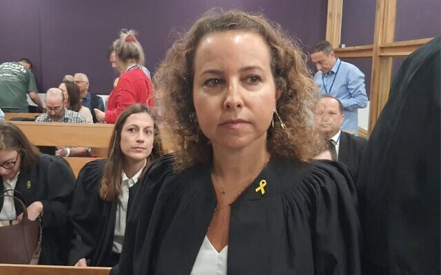 התובעת יהודית תירוש בבית המשפט המחוזי בתל אביב ביום תחילת עדותו של בנימין נתניהו במשפט האלפים, 10 בדצמבר 2024 (צילום: ראובן קסטרו/פול) התובעת יהודית תירוש בבית המשפט המחוזי בתל אביב ביום תחילת עדותו של בנימין נתניהו במשפט האלפים, 10 בדצמבר 2024 (צילום: ראובן קסטרו/פול)
