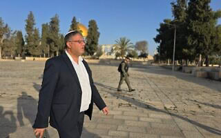 השר לביטחון לאומי איתמר בן גביר בהר הבית, 26 בדצמבר 2024 (צילום: עוצמה יהודית) השר לביטחון לאומי איתמר בן גביר בהר הבית, 26 בדצמבר 2024 (צילום: עוצמה יהודית)