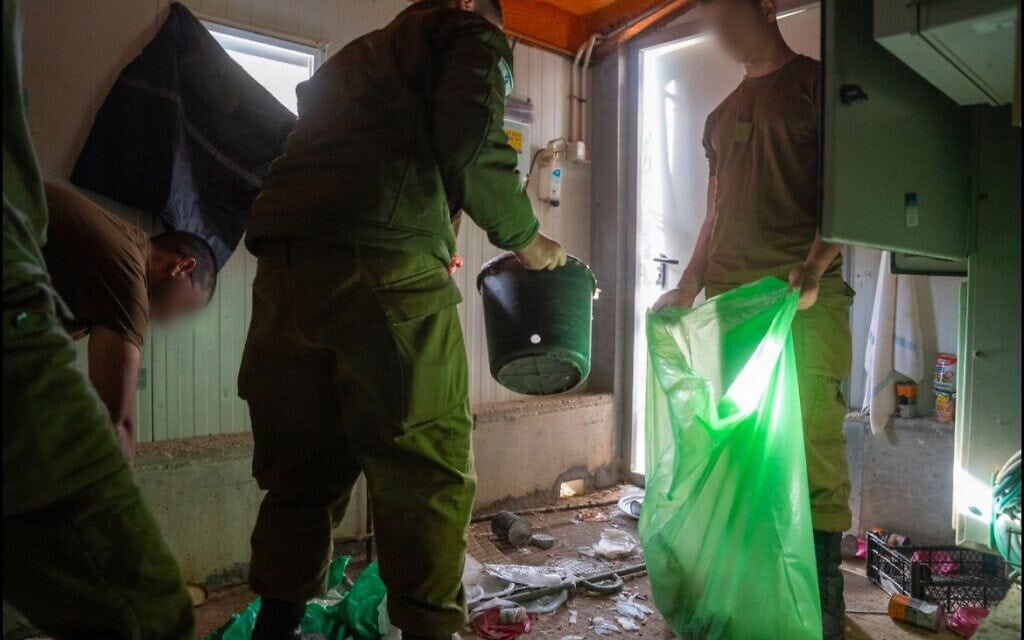 צה"ל במבצע נרחב לזיכוי וניקוי יישובי הצפון, דצמבר 2024 (צילום: דובר צה"ל) צה"ל במבצע נרחב לזיכוי וניקוי יישובי הצפון, דצמבר 2024 (צילום: דובר צה"ל)
