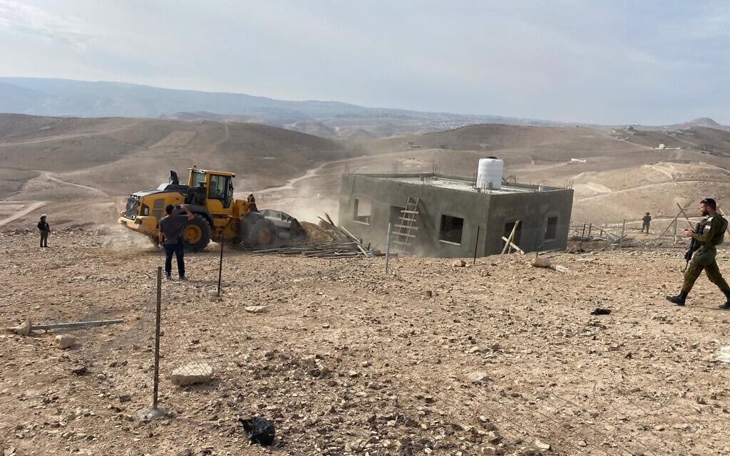 פינוי שטח במזרח גוש עציון בידי המינהל האזרחי ופיקוד מרכז. 12 בדצמבר 2024 (צילום: המינהל האזרחי) פינוי שטח במזרח גוש עציון בידי המינהל האזרחי ופיקוד מרכז. 12 בדצמבר 2024 (צילום: המינהל האזרחי)