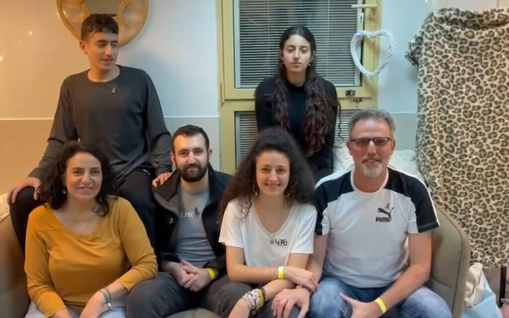 משפחתה של רומי גונן, 24 בינואר 2025 (צילום: צילום מסך) משפחתה של רומי גונן, 24 בינואר 2025 (צילום: צילום מסך)
