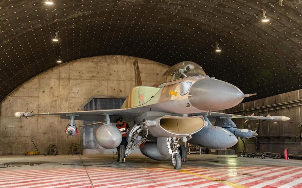 מטוסי חיל האוויר נערכים להמראה לתקיפות בתימן, 10 בינואר 2025 (צילום: דובר צה"ל) מטוסי חיל האוויר נערכים להמראה לתקיפות בתימן, 10 בינואר 2025 (צילום: דובר צה"ל)