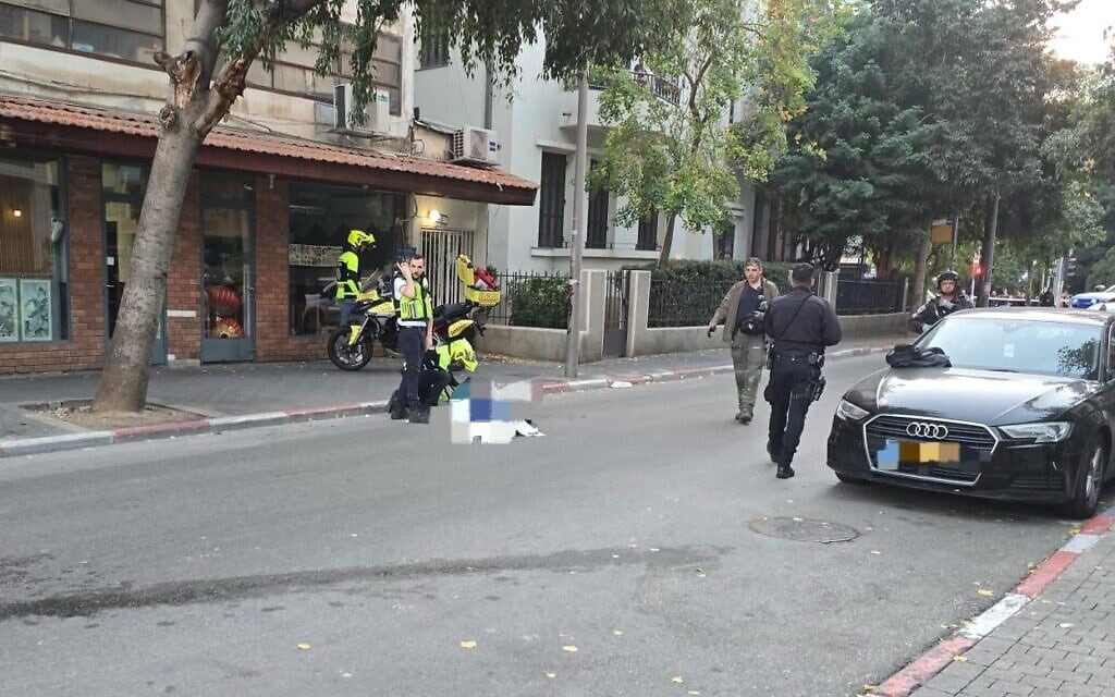 זירת פיגוע דקירה ברחוב לבונטין בדרום תל אביב. 18 בינואר 2025 (צילום: דוברות מד״א) זירת פיגוע דקירה ברחוב לבונטין בדרום תל אביב. 18 בינואר 2025 (צילום: דוברות מד״א)