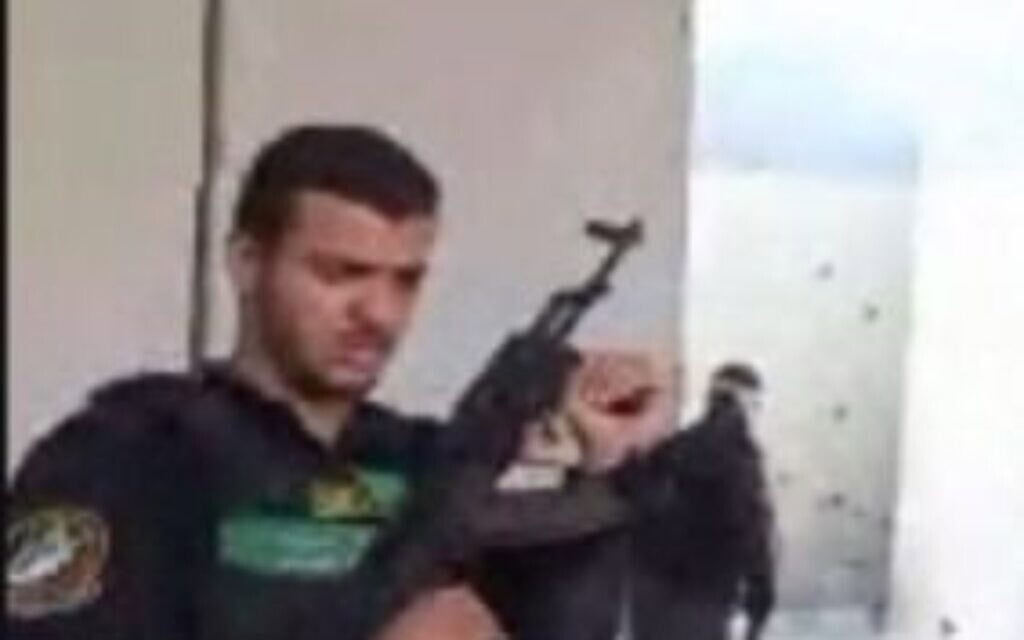 מחבל חמאס שהיה מעורב בחטיפת התצפיתניות מנחל עוז (צילום: דובר צה"ל) מחבל חמאס שהיה מעורב בחטיפת התצפיתניות מנחל עוז (צילום: דובר צה"ל)
