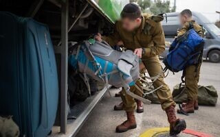 מתגייסים חרדים ראשונים לחטיבה החרדית החדשה בצה"ל ביום גיוסם בבקו"ם, 5 בינואר 2025 (צילום: דובר צה"ל) מתגייסים חרדים ראשונים לחטיבה החרדית החדשה בצה"ל ביום גיוסם בבקו"ם, 5 בינואר 2025 (צילום: דובר צה"ל)