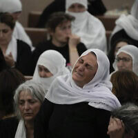 הקהילה הדרוזית במג'דל שמס מתאבלת על 12 הילדים שנהרגו במתקפת טילים של חזבאללה , 28 ביולי 2024 (צילום: AP Photo/Leo Correa) הקהילה הדרוזית במג'דל שמס מתאבלת על 12 הילדים שנהרגו במתקפת טילים של חזבאללה , 28 ביולי 2024 (צילום: AP Photo/Leo Correa)