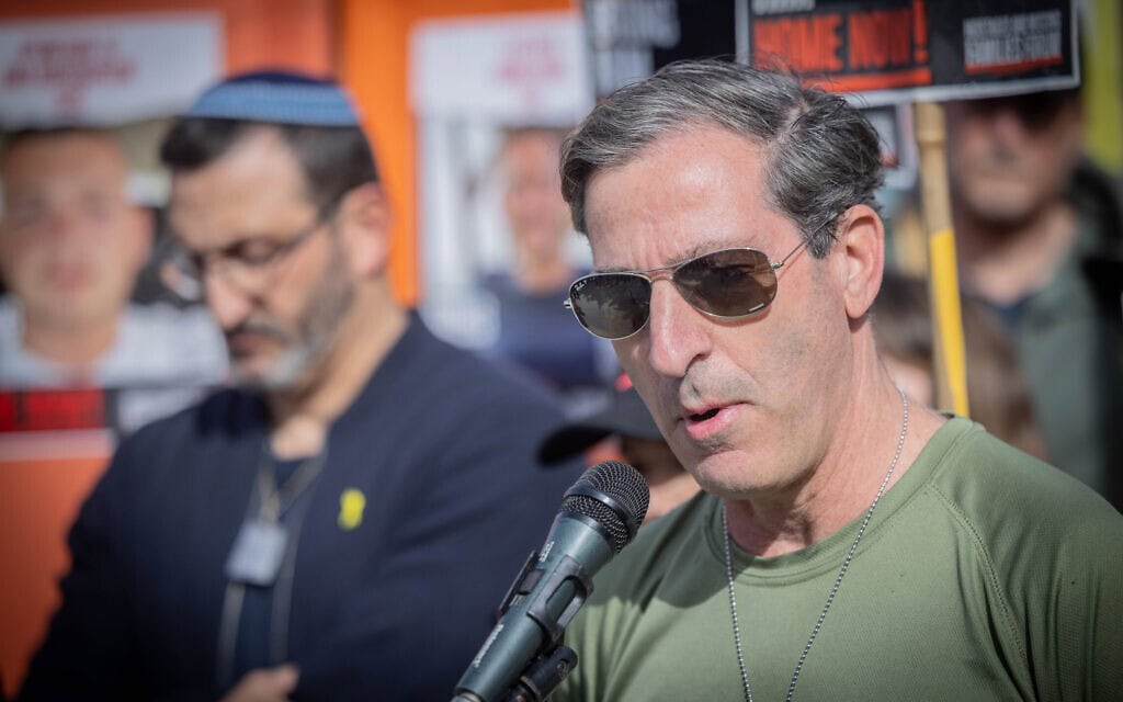 רובי חן, אביו של איתי שנהרג ב-7.10 וגופתו מוחזקת בעזה במצעד לירושלים, 1 במרץ 2024 (צילום: חיים גולדברג/פלאש90) רובי חן, אביו של איתי שנהרג ב-7.10 וגופתו מוחזקת בעזה במצעד לירושלים, 1 במרץ 2024 (צילום: חיים גולדברג/פלאש90)