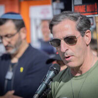 רובי חן, אביו של איתי שנהרג ב-7.10 וגופתו מוחזקת בעזה במצעד לירושלים, 1 במרץ 2024 (צילום: חיים גולדברג/פלאש90) רובי חן, אביו של איתי שנהרג ב-7.10 וגופתו מוחזקת בעזה במצעד לירושלים, 1 במרץ 2024 (צילום: חיים גולדברג/פלאש90)