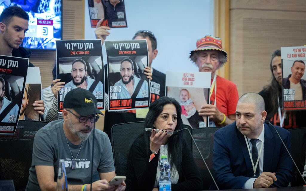 עינב צנגאוקר בוועדת חוקה בכנסת. 16 בדצמבר 2024 (צילום: חיים גולדברג/פלאש90) עינב צנגאוקר בוועדת חוקה בכנסת. 16 בדצמבר 2024 (צילום: חיים גולדברג/פלאש90)
