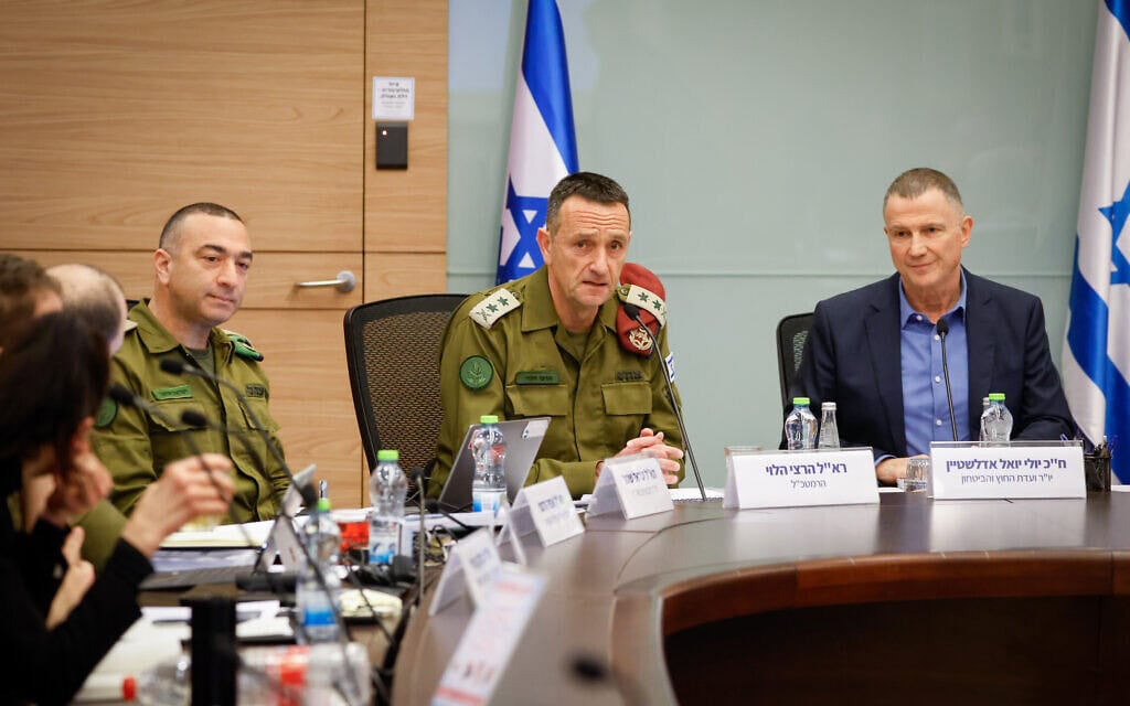הרמטכ״ל רא״ל הרצי הלוי בדיון ועדת החוץ והביטחון. 28 בינואר 2025 (צילום: דוברות הכנסת - נועם מושקוביץ) הרמטכ״ל רא״ל הרצי הלוי בדיון ועדת החוץ והביטחון. 28 בינואר 2025 (צילום: דוברות הכנסת - נועם מושקוביץ)