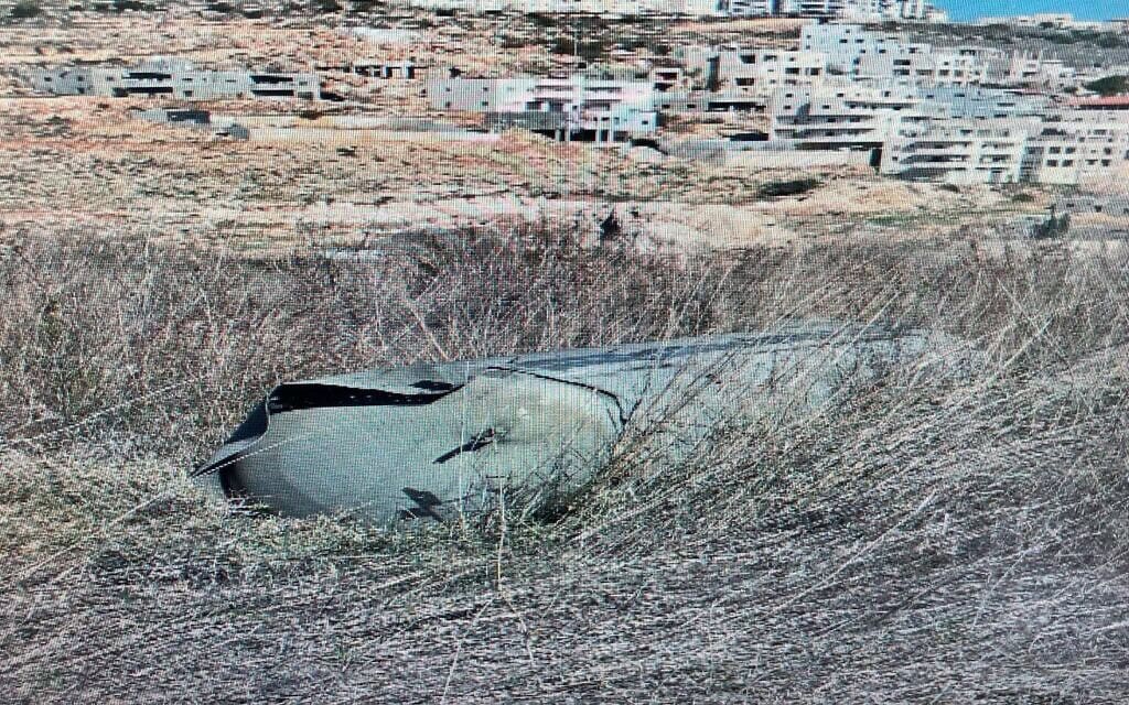 שברי יירוט של טיל מתימן בסמוך ליישוב בית"ר עילית. 18 בינואר 2025 (צילום: דוברות המשטרה) שברי יירוט של טיל מתימן בסמוך ליישוב בית"ר עילית. 18 בינואר 2025 (צילום: דוברות המשטרה)