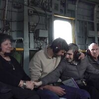 אור לוי במסוק בדרך לבית החולים, 8 בפברואר 2025 (צילום: דובר צה"ל) אור לוי במסוק בדרך לבית החולים, 8 בפברואר 2025 (צילום: דובר צה"ל)