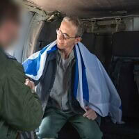 אוהד בן עמי במסוק בדרך לבית החולים, 8 בפברואר 2025 (צילום: דובר צה"ל) אוהד בן עמי במסוק בדרך לבית החולים, 8 בפברואר 2025 (צילום: דובר צה"ל)