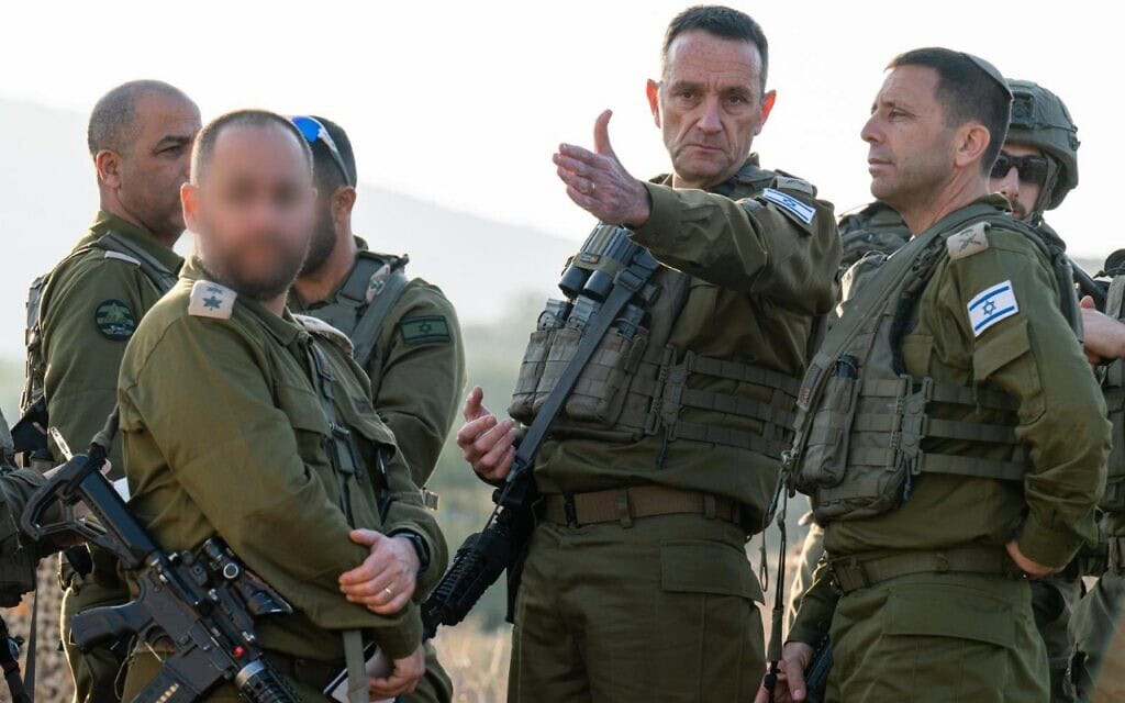 הרמטכ״ל, רב-אלוף הרצי הלוי, בזירת הפיגוע בתיאסיר, 4 בפברואר 2025 (צילום: דובר צה"ל) הרמטכ״ל, רב-אלוף הרצי הלוי, בזירת הפיגוע בתיאסיר, 4 בפברואר 2025 (צילום: דובר צה"ל)