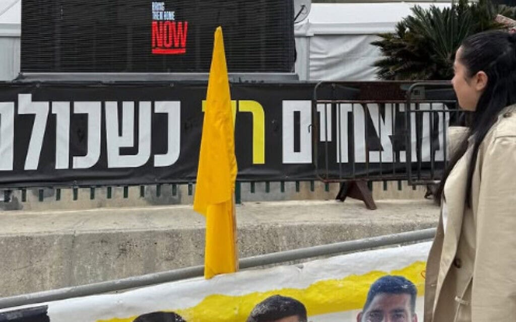 לירי אלבג הגיעה לראשונה לכיכר החטופים, 24 בפברואר 2025 (צילום: חשבון האינסטגרם של משפחת אלבג) לירי אלבג הגיעה לראשונה לכיכר החטופים, 24 בפברואר 2025 (צילום: חשבון האינסטגרם של משפחת אלבג)