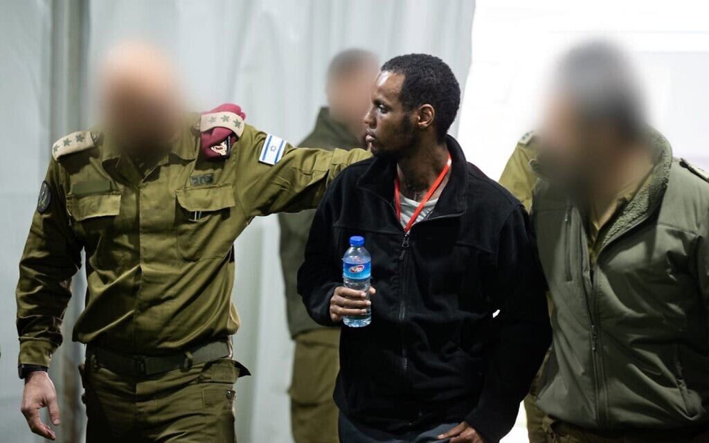 אברה מנגיסטו עובר לידי כוח צה"ל, 22 בפברואר 2025 (צילום: דובר צה"ל) אברה מנגיסטו עובר לידי כוח צה"ל, 22 בפברואר 2025 (צילום: דובר צה"ל)
